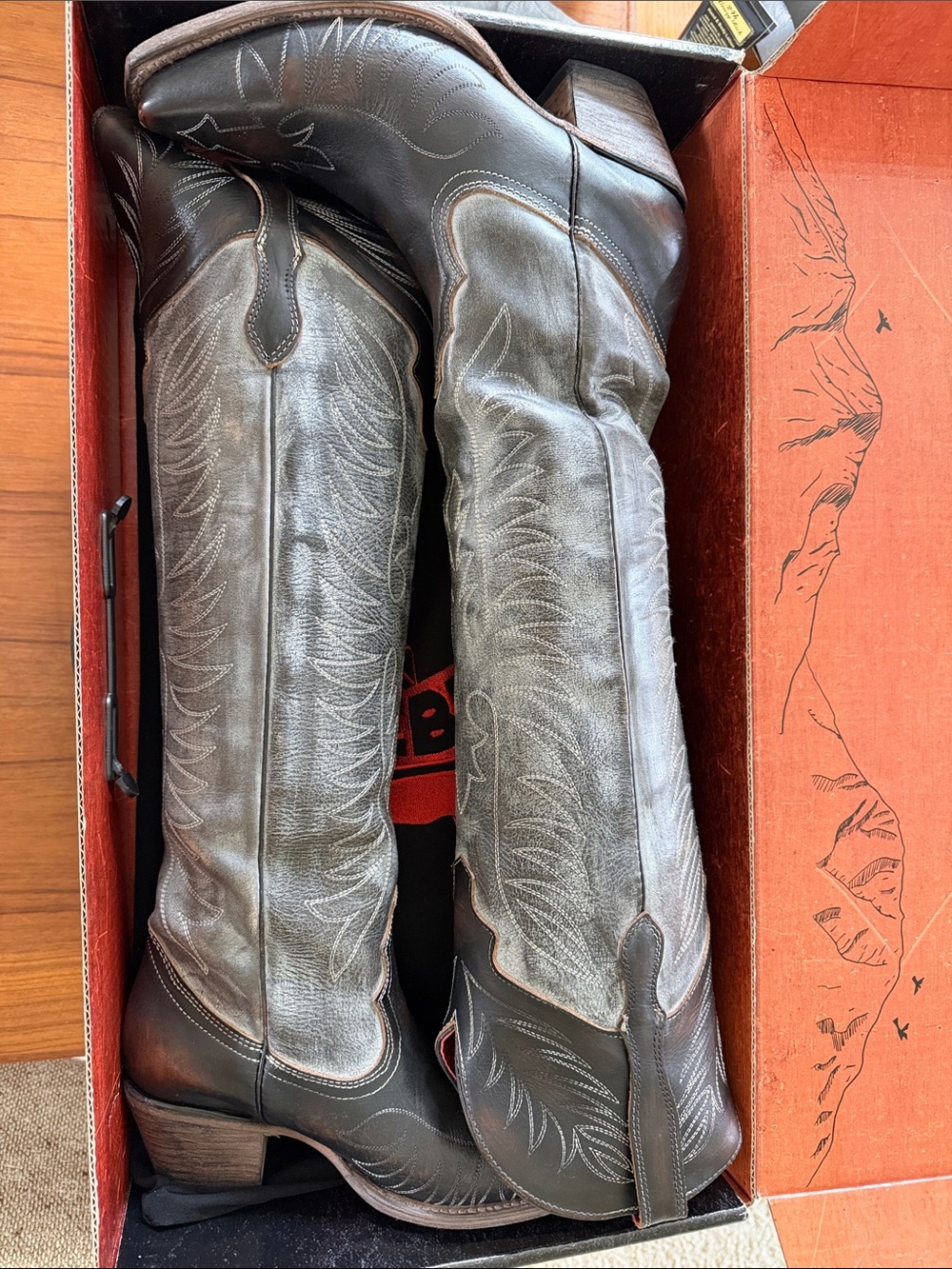 💥RARE FREEBIRD MISTY SIZE 8 LIKE NEW 💥